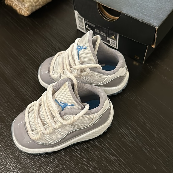 Air Jordan 11 Low Cement Grey - Picture 2 of 7